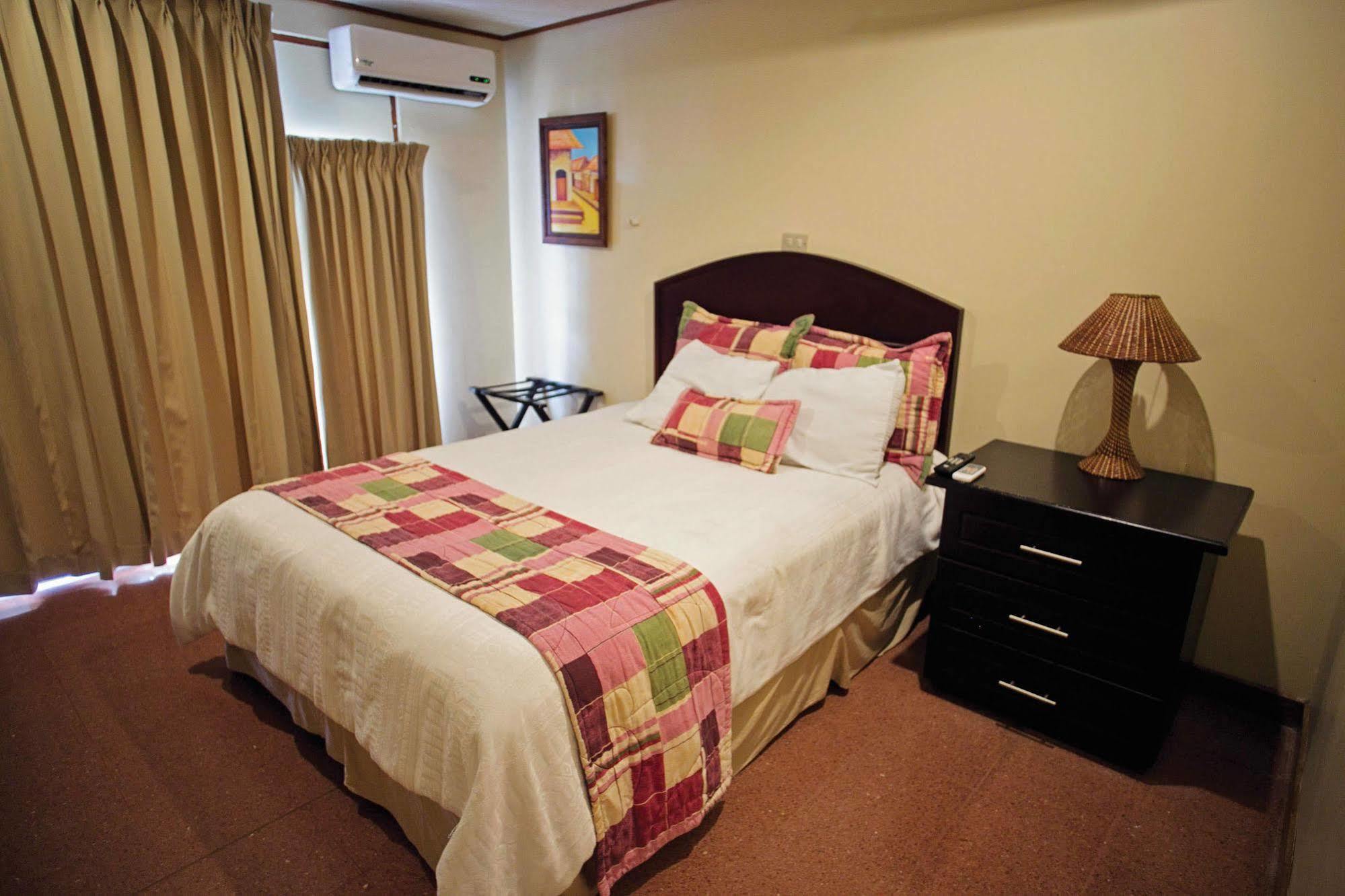 Hotel Cana Brava Inn Cañas Extérieur photo