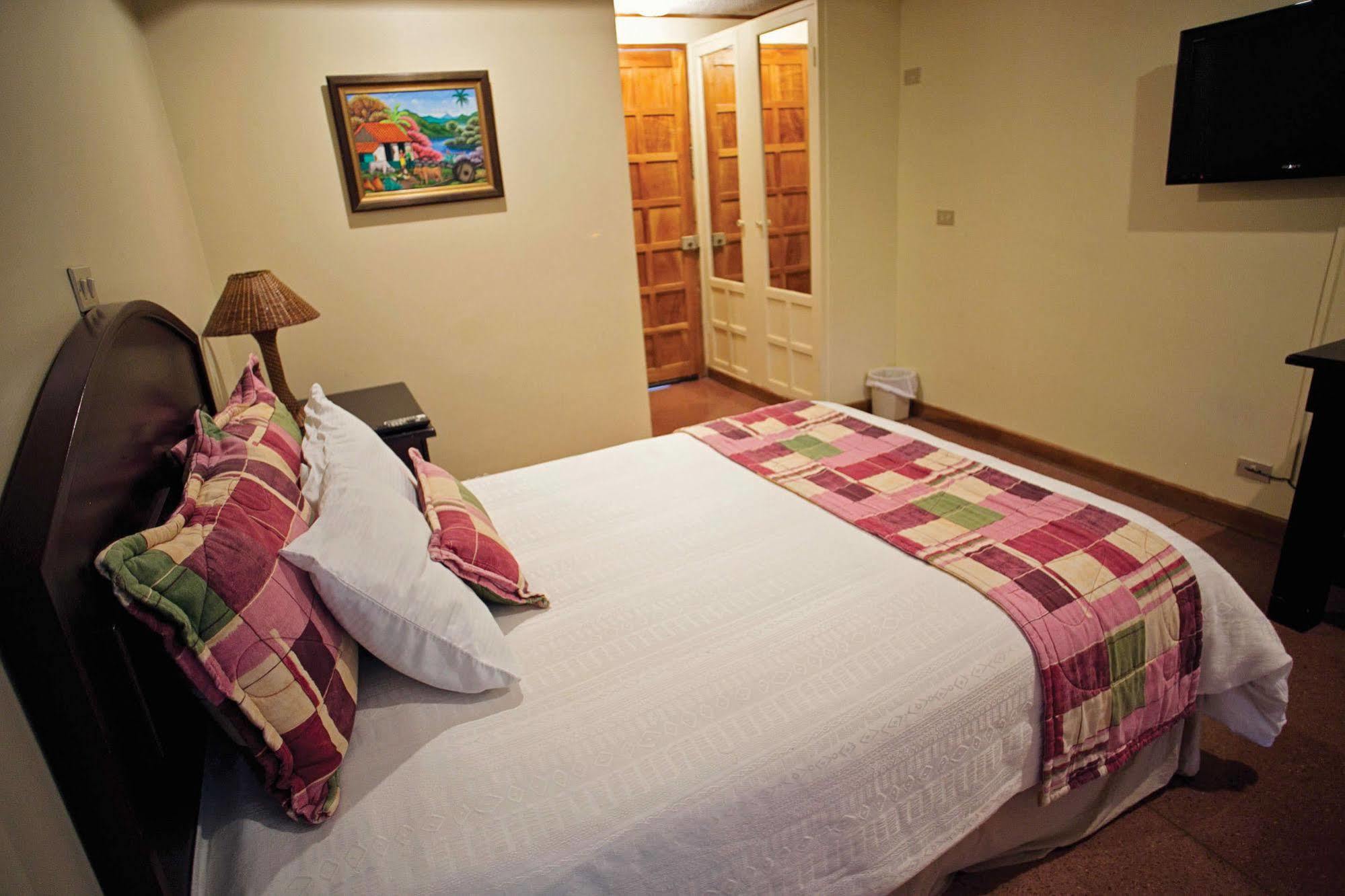Hotel Cana Brava Inn Cañas Extérieur photo